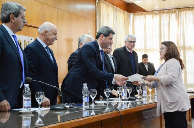 Entrega de Certificados de créditos a beneficiarios sanjuaninos