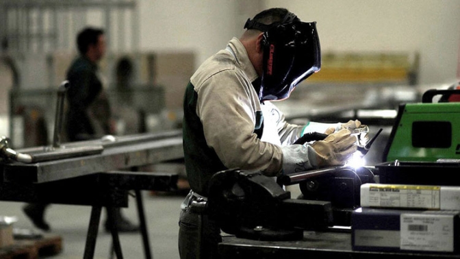 La actividad económica bajó 13,2 % interanual durante julio