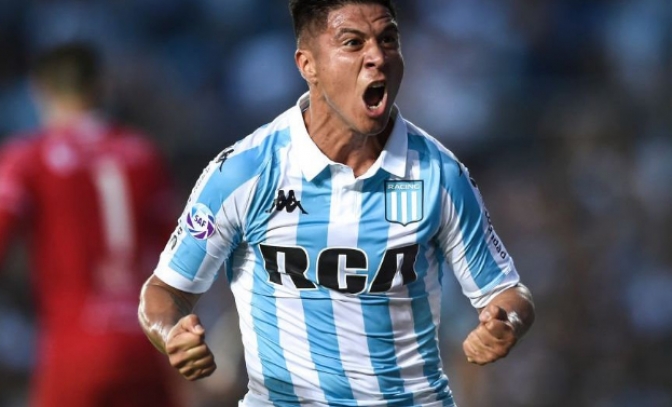 Racing le ganó a Huracán y es único líder