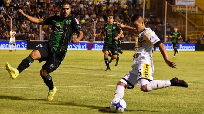 Olimpo y San Martín empataron sin goles en Bahía Blanca