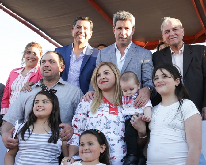 Un centenar de familias de Pocito recibió las llaves de su casa propia