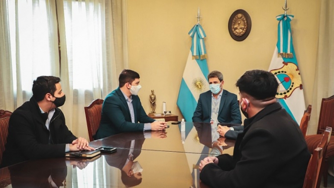 Uñac se reunió con funcionarios jóvenes que integran la estructura del Estado