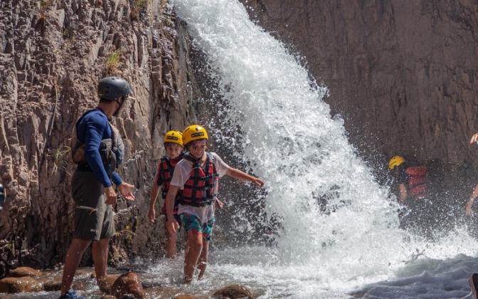 La Cascada Escondida, uno de los atractivos del verano en Calingasta