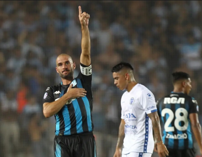 Racing goleó a Godoy Cruz y sigue en la punta con Defensa