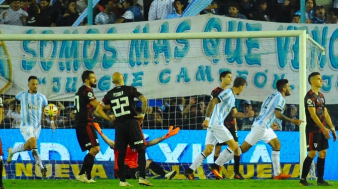 Atlético Tucumán, de local, goleó a River