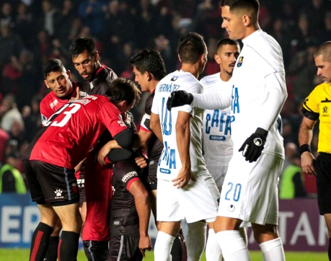 Colón clasificó a semifinales al golear a Zulia en Santa Fe