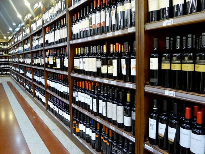 Productores preparan piquetes a ingreso de camiones con vinos chilenos