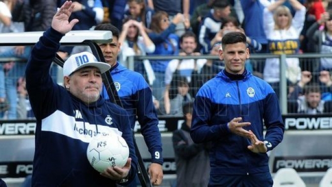 &quot;Hoy me sentí en el cielo&quot;, aseguró Maradona en su presentación como DT de Gimnasia