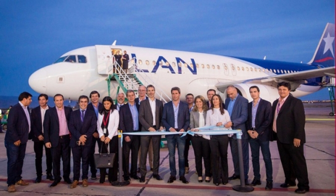 Se inauguró el primer vuelo internacional desde San Juan a Santiago de Chile