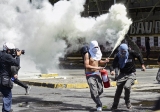 Choques entre la Policía y manifestantes en Santiago en tercer aniversario de las protestas de 2019