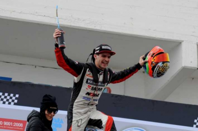 Matías Rossi se adjudicó la carrera del TC en Olavarría