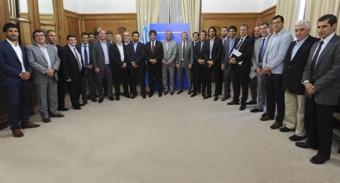 Ministros de Economía rechazan proyecto opositor de Ganancias