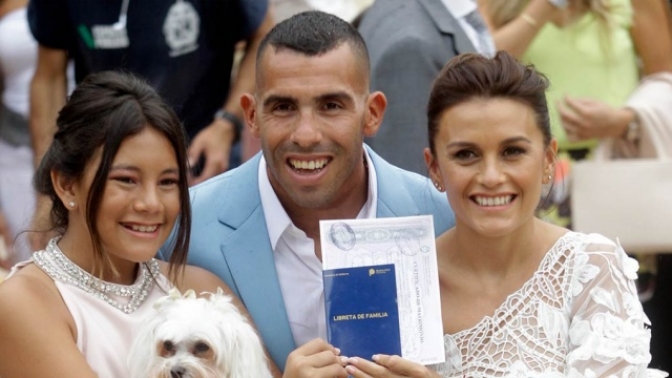 Tevez se casó en San Isidro con su mujer, Vanesa Mansilla