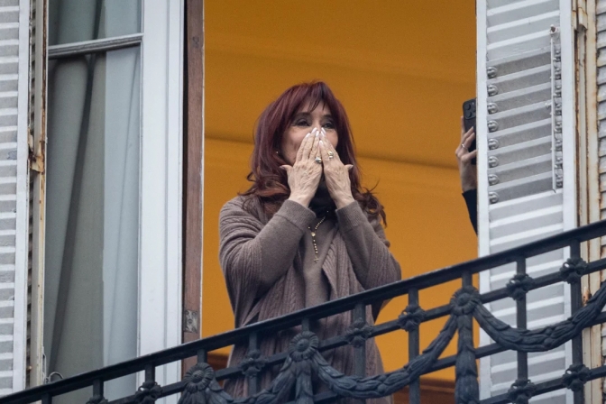 Cristina Kirchner se prepara para presentarse en Comodoro Py acompañada por una movilización