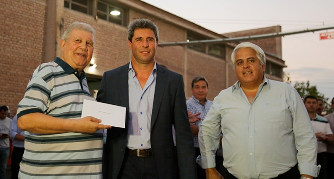 Entregaron maquinaria a bodegas y recursos a entidades vitivinícolas