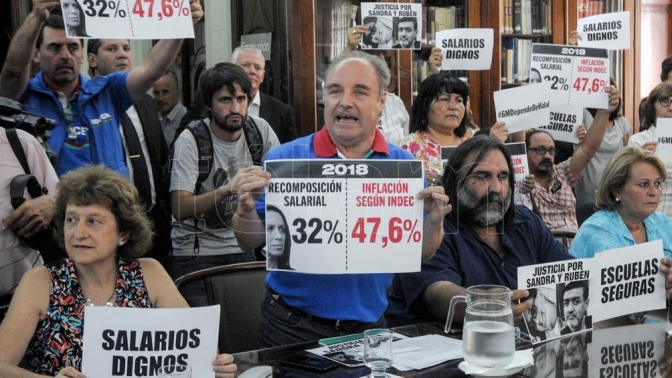 El gobierno bonaerense ofreció a docentes actualizar salarios por inflación