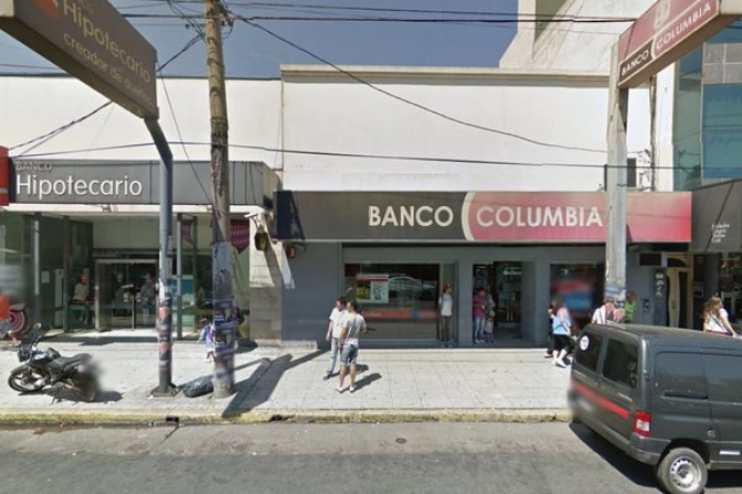 Entraron a un banco en San Justo y se llevaron 500 mil pesos