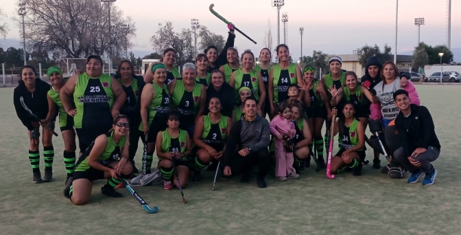 Mamis hockey de Valle Fértil ganan en el debut del torneo apertura