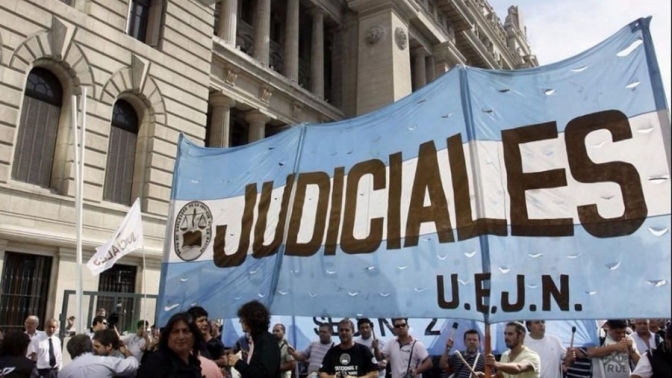 Los judiciales paran otra vez hoy y marchan a tribunales por un aumento en paritarias