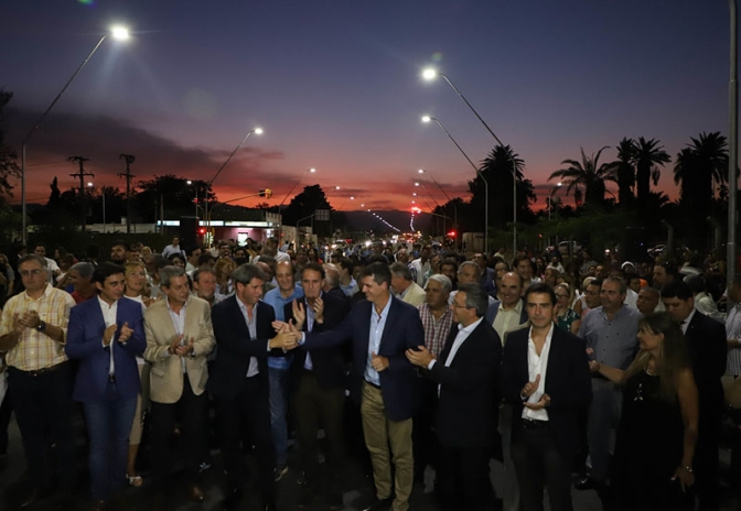 Uñac inauguró un novedoso sistema led y la ampliación de avenida Central