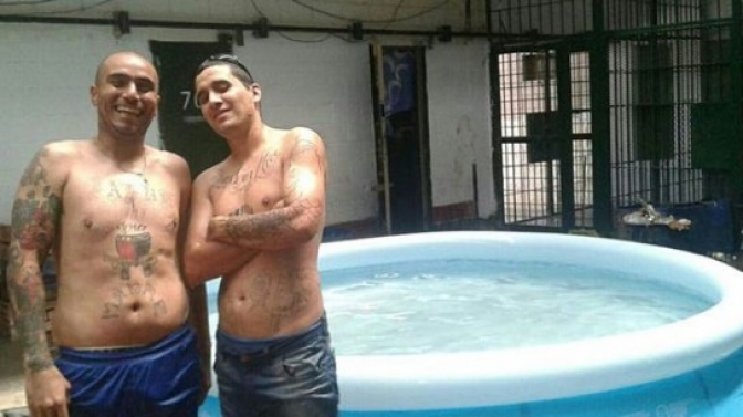 Autorizaron a los presos a instalar piletas de lona en las cárceles