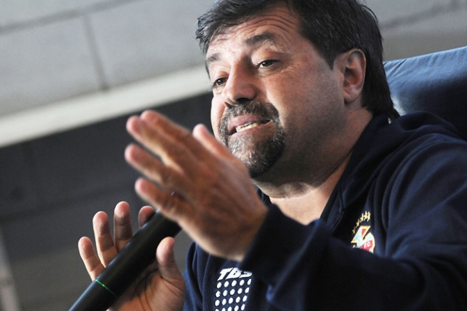 Para Caruso Lombardi, que no haya descensos beneficia a &quot;los que hacen mal las cosas&quot;
