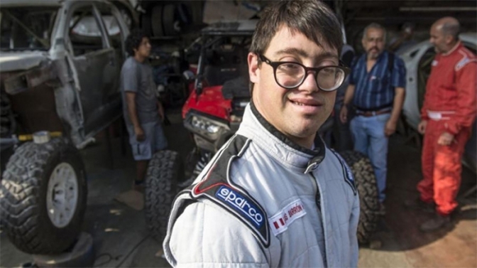 Lucas Barrón es el primer piloto con síndrome de Down en competir en el Dakar