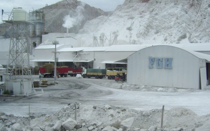 Bloqueo del sindicato de camioneros a fabricas productoras de cal