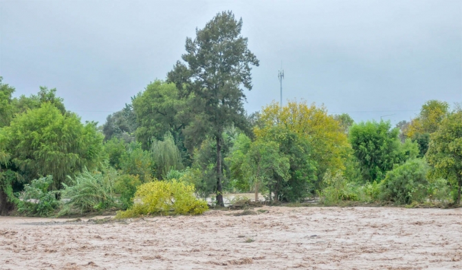 Desborde de ríos, familias evacuadas y corte en la ruta 34 por fuertes lluvias en Jujuy