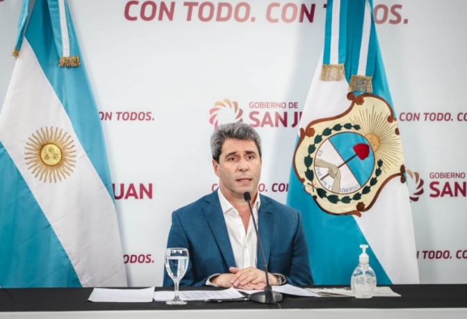 El gobernador respaldó al sistema de salud y destacó la importancia de los vuelos sanitarios