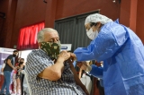 Continúa a paso firme la vacunación a personas mayores de 80 años