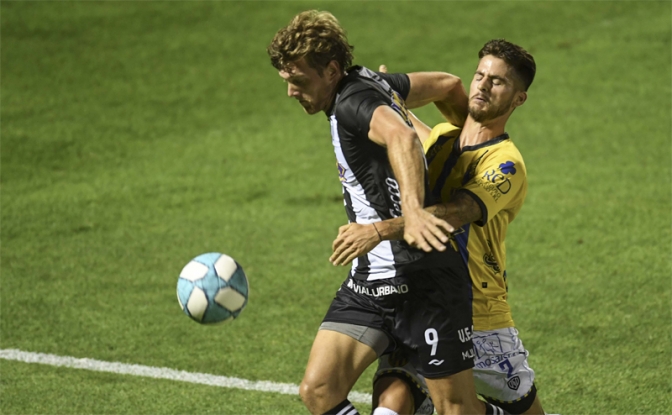 Estudiantes y Atlanta empataron en Caseros en un partidazo