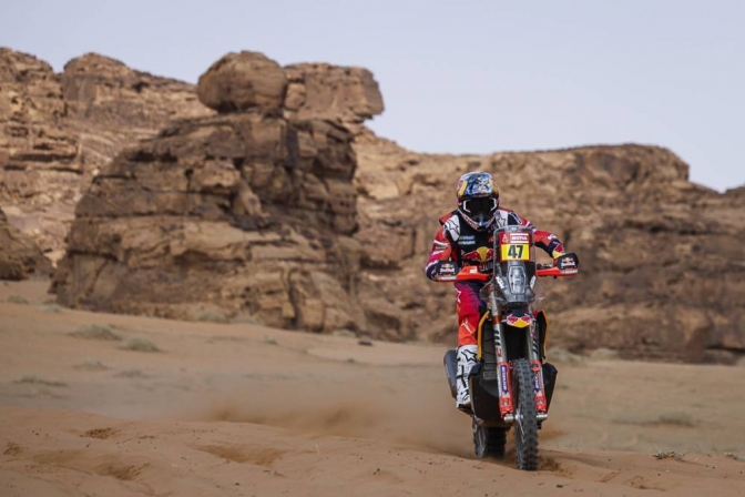 Kevin Benavides queda octavo en el Dakar tras declararse ganador a Branch en la primera etapa