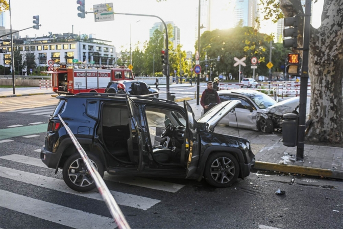 Tres mujeres heridas al chocar dos autos en Puerto Madero