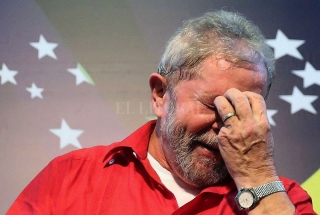 La Justicia brasileña le prohíbe a Lula salir del país