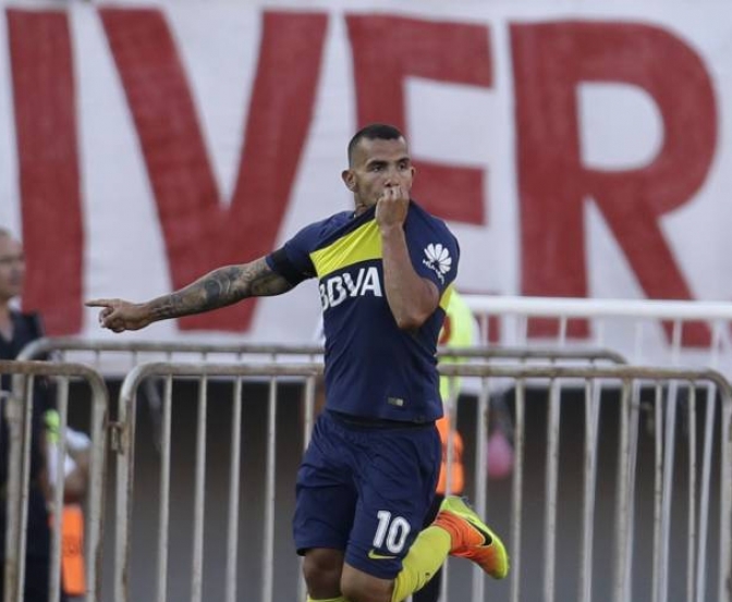 Tevez le da la victoria a Boca en el Monumental