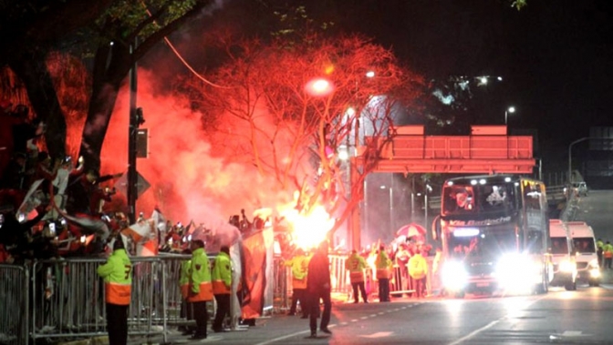 Hinchas de River celebraron el pase a la final junto a los jugadores