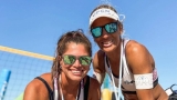 Fernanda Pereyra (izquierda) junto a Ana Gallay (derecha) luego de haber ganado la tercera fecha del Circuito Argentino de beach vóley en Chapadmalal, Buenos Aires. Gentileza de Fernanda Pereyra (Instagram).