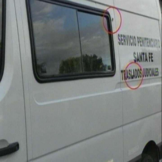 Atacan a balazos camioneta con acusados del crimen de Cantero
