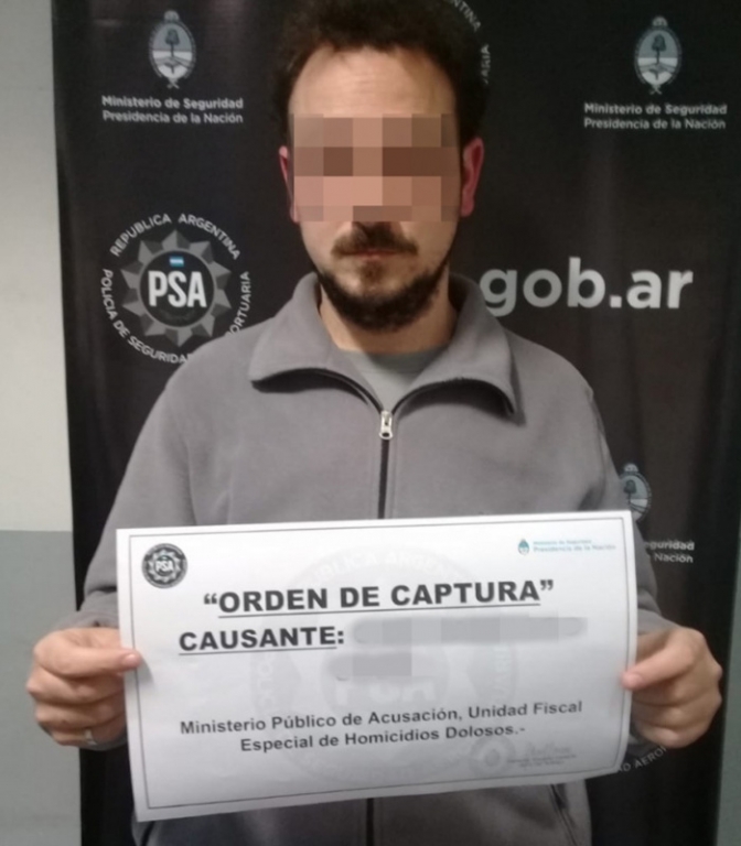 Detención en aeropuerto de sospechoso por asesinato