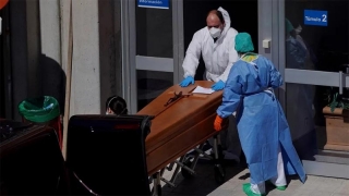 España supera la barrera de 26.000 fallecidos pese a caída de la cifra diaria de muertos
