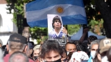 Se entregó el tercer hombre que se había fotografiado con el cadáver de Maradona