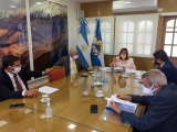 Dra. García Nieto (cabecera mesa), Dr. Quattropani (derecha), Dr. Olivares Yapur, Dr. Lima y Dr. Victoria.