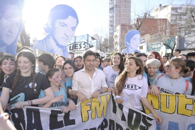 Axel Kicillof participó de la marcha por el 49° aniversario de la Noche de los Lápices