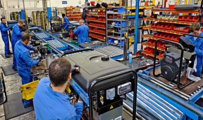Mejora la actividad industrial en el segundo trimestre, aunque persiste la contracción, según la UIA